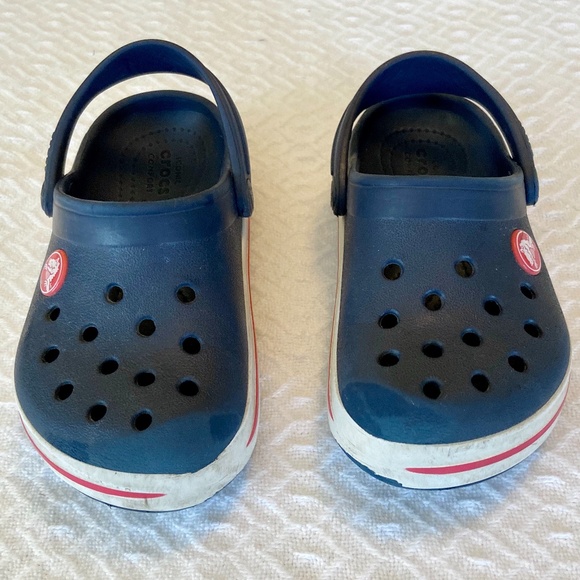crocs with stripe
